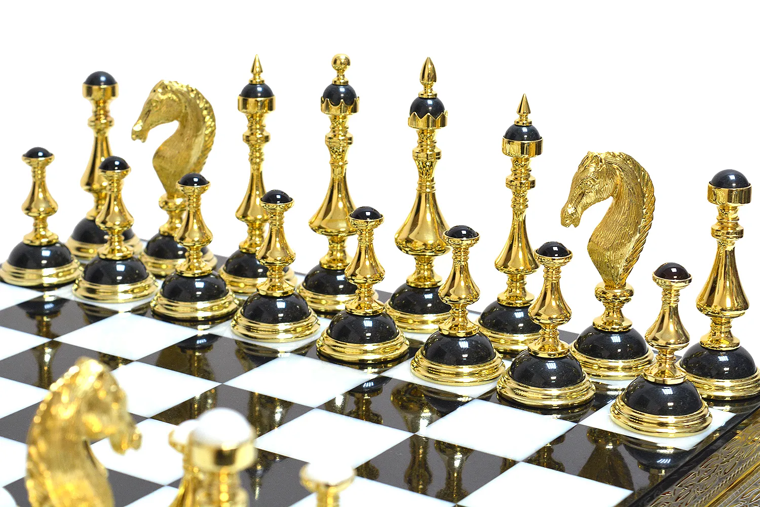 Шахматы из камня с гравировкой "Классические"